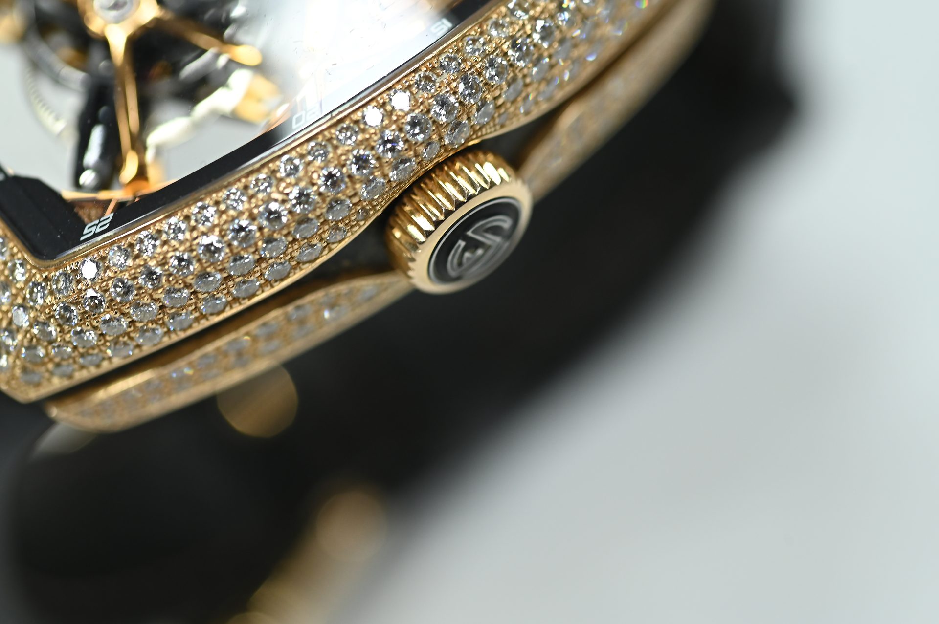 Franck Muller Vanguard Gravity Tourbillon — Diamond-set case flank and crown profile.