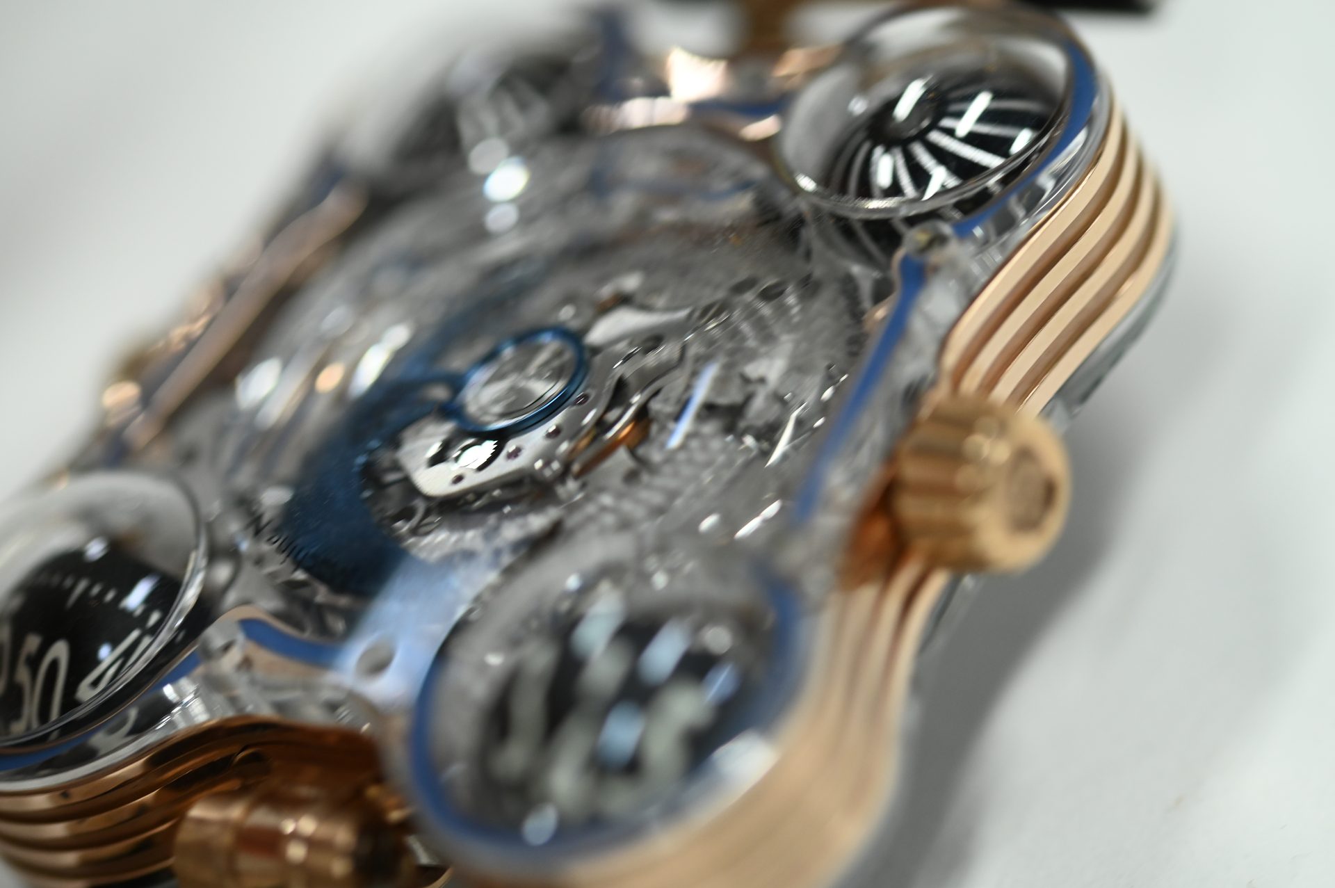 MB&F Horological Machine No.6 Space Pirate — Profile view resolving the curved case band and lug geometry.
